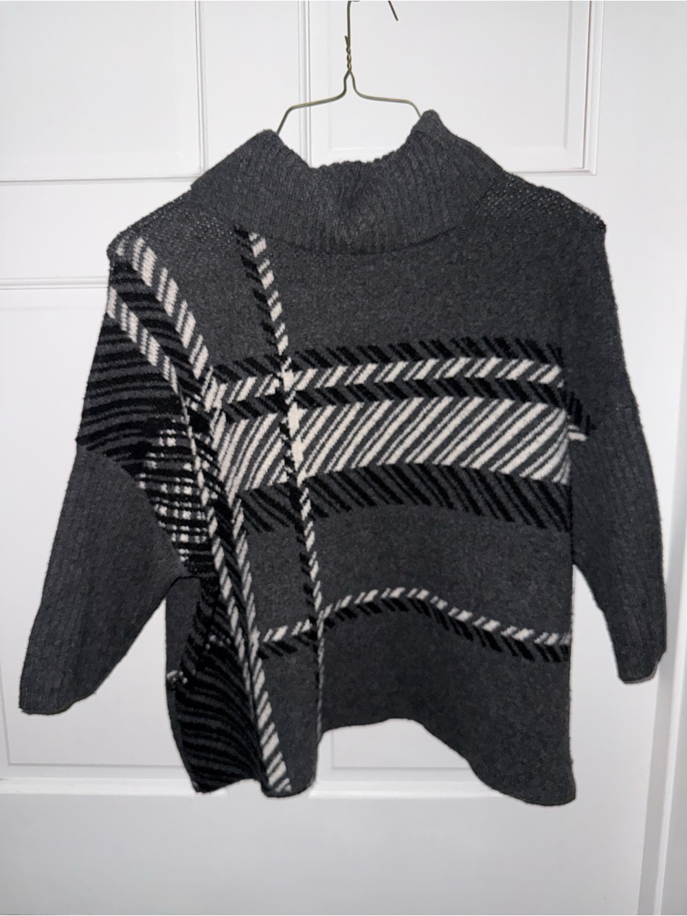 Roz & Ali Charcoal Gray Patterned Turtleneck Sweater